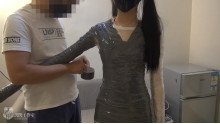 拘束の人形ミイラの窒息教育
